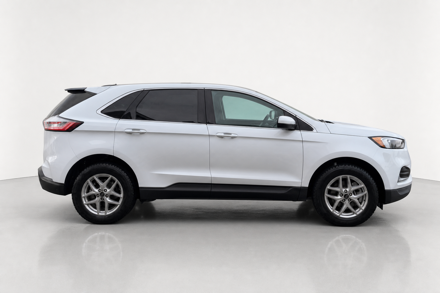 2024 Ford Edge — view 4