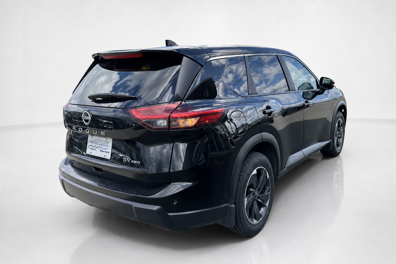 2024 Nissan Rogue — view 4