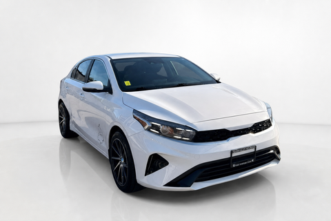 2023 Kia Forte — view 3