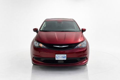 2023 Chrysler Grand Caravan — view 2