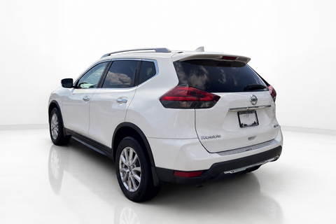 2018 Nissan Rogue — view 8