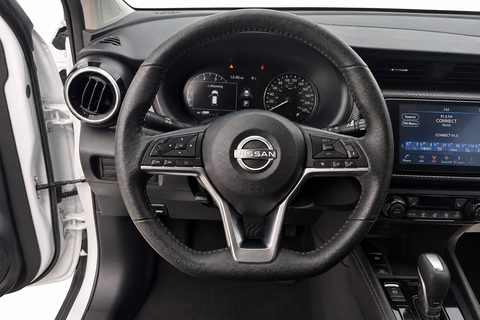 2025 Nissan Kicks Play — view 10