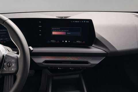 2025 BMW 2 Series — view 12