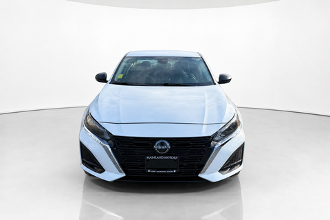 2024 Nissan Altima — view 2