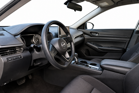 2024 Nissan Altima — view 8
