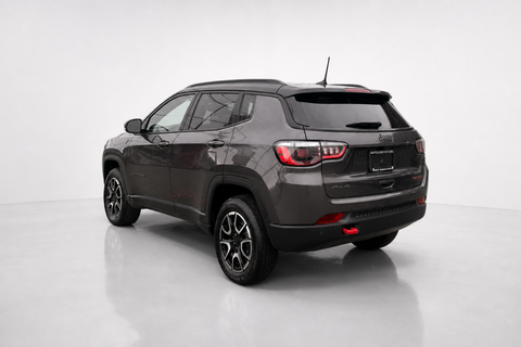 2024 Jeep Compass — view 3