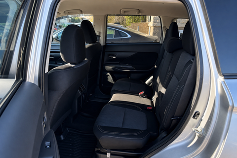 2020 Mitsubishi Outlander — view 11
