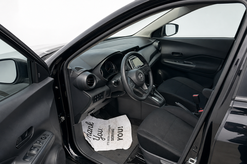 2025 Nissan Kicks — view 5