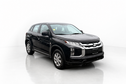 2023 Mitsubishi RVR — view 3