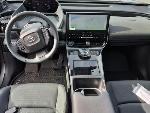 2024 Toyota bZ4X — view 5