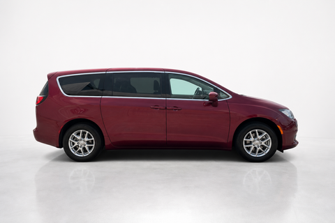 2023 Chrysler Grand Caravan — view 4