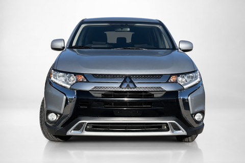 2020 Mitsubishi Outlander — view 2