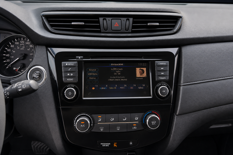 2018 Nissan Rogue — view 11