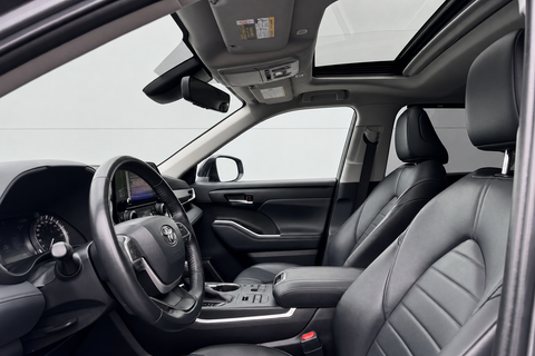 2023 Toyota Highlander — view 8