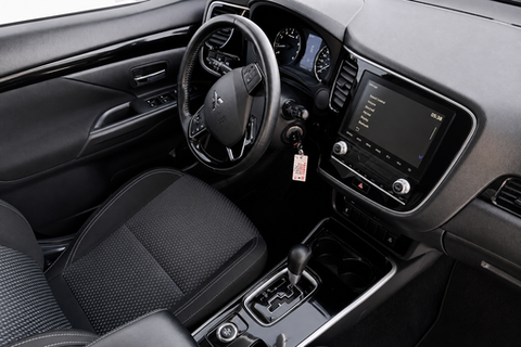 2020 Mitsubishi Outlander — view 16