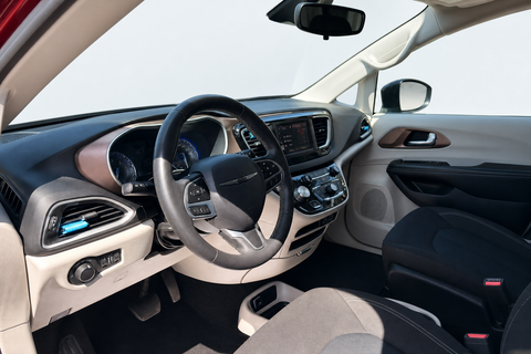 2023 Chrysler Grand Caravan — view 8