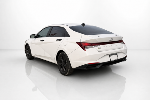 2022 Hyundai Elantra — view 4