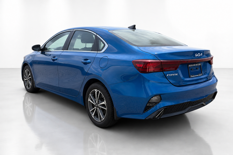 2023 Kia Forte — view 6
