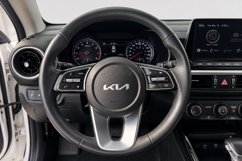 2023 Kia Forte — view 6