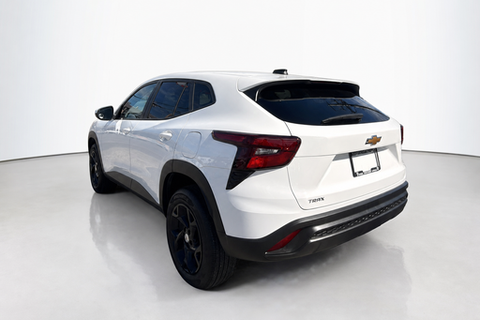 2025 Chevrolet Trax — view 5