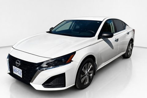2024 Nissan Altima — view 1