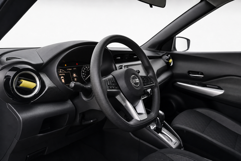 2020 Nissan Kicks — view 4