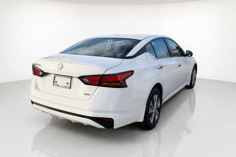 2024 Nissan Altima — view 5