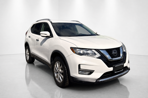 2018 Nissan Rogue — view 3