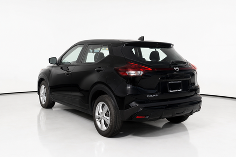 2025 Nissan Kicks Play — view 5