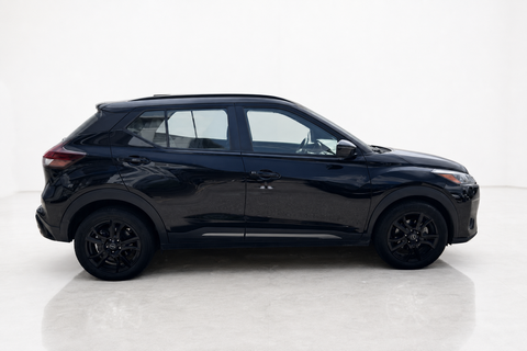 2023 Nissan Kicks — view 4