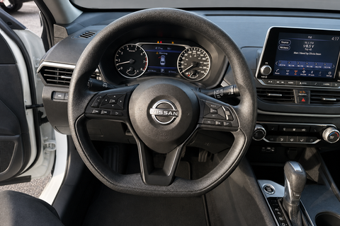 2024 Nissan Altima — view 7