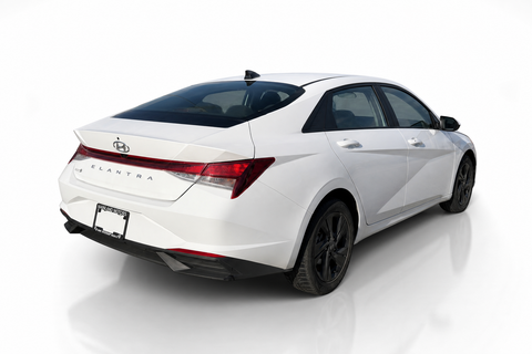 2022 Hyundai Elantra — view 5