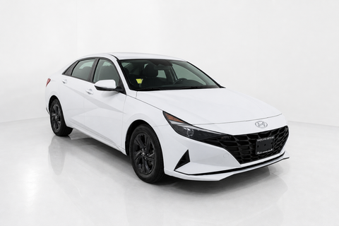 2022 Hyundai Elantra — view 3