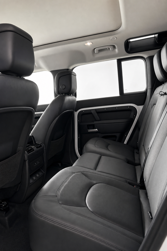 2025 Land Rover Defender — view 11