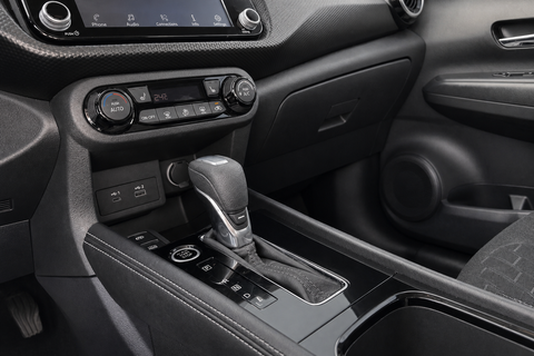 2024 Nissan Kicks — view 9