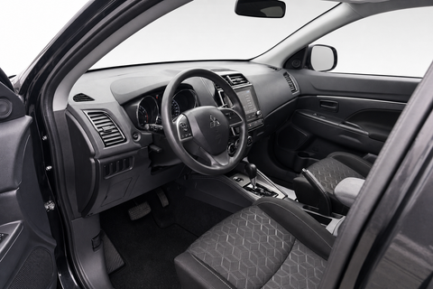 2023 Mitsubishi RVR — view 9