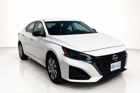 2024 Nissan Altima — view 2