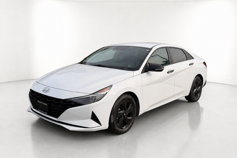 2022 Hyundai Elantra — view 1