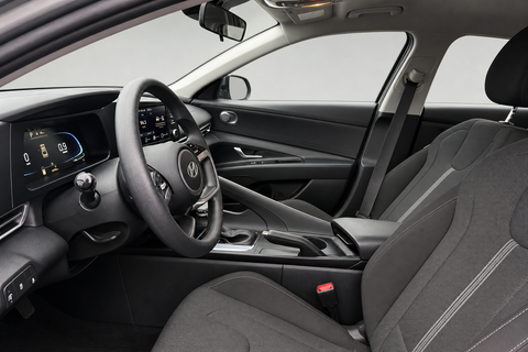 2025 Hyundai Elantra — view 10