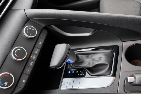 2025 Hyundai Elantra — view 13