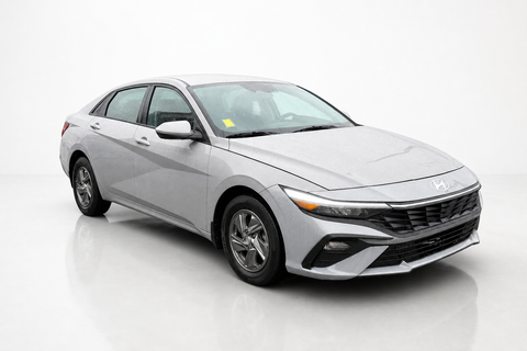 2025 Hyundai Elantra — view 3