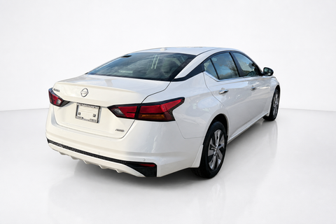 2024 Nissan Altima — view 5