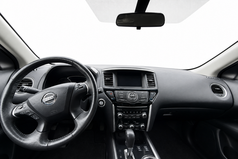 2017 NISSAN Pathfinder — view 8