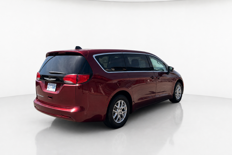 2023 Chrysler Grand Caravan — view 5