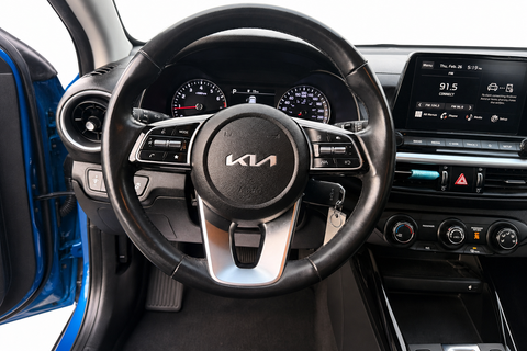 2023 Kia Forte — view 16