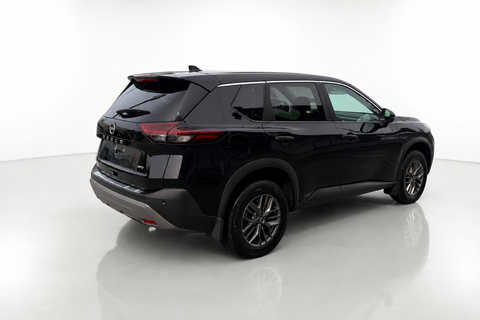 2023 Nissan Rogue — view 5
