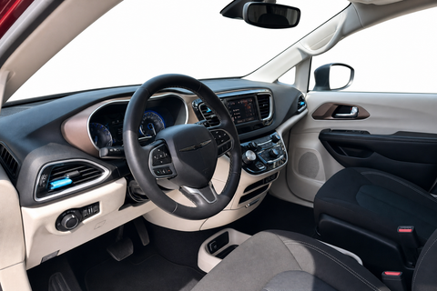 2023 Chrysler Grand Caravan — view 9