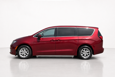 2023 Chrysler Grand Caravan — view 8