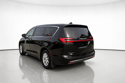 2023 Chrysler Pacifica — view 7