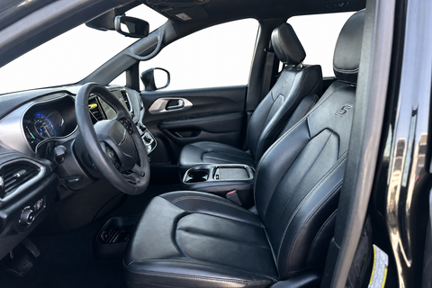 2023 Chrysler Pacifica — view 8